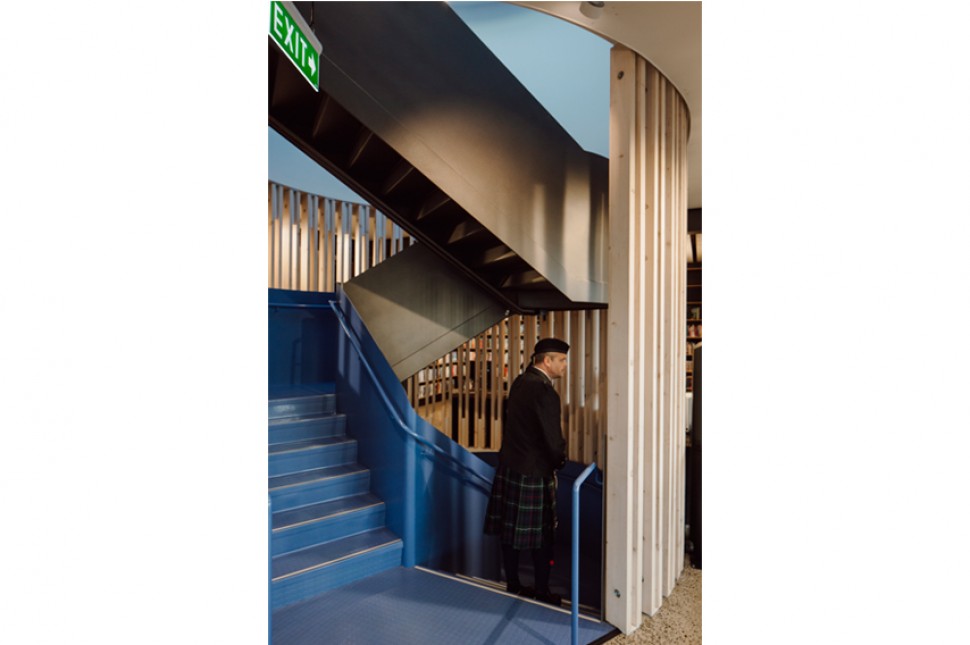 12 stair steel zig zag blue resene